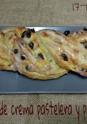 Foto principal de Trenza de hojaldre, crema pastelera y pasas