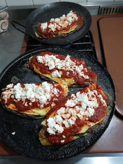 Una foto de Huaraches de nopal con huevo