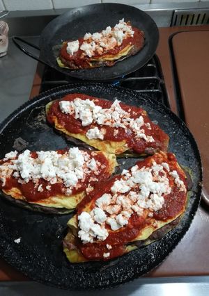 Una foto de Huaraches de nopal con huevo