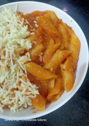 રેડ સોસ પાસ્તા રેસીપી મુખ્ય ફોટો