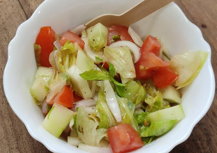 Simple Way to Make Super Quick Homemade Lettuce Salad !!