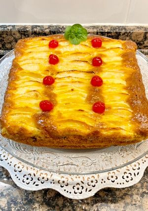 Foto principal de Pastel rústico de manzana, pasas y ron, sin gluten