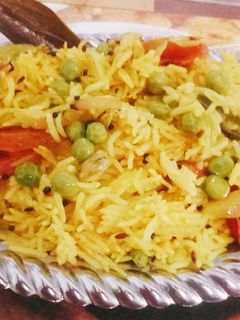 मटर बिरयानी पुलाव (matar biryani pulav recipe in marathi) रेसिपी चे मुख्य फोटो