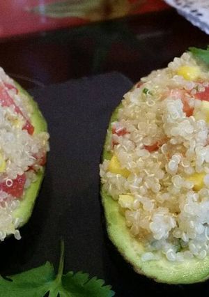 Foto principal de Aguacates rellenos de quinoa