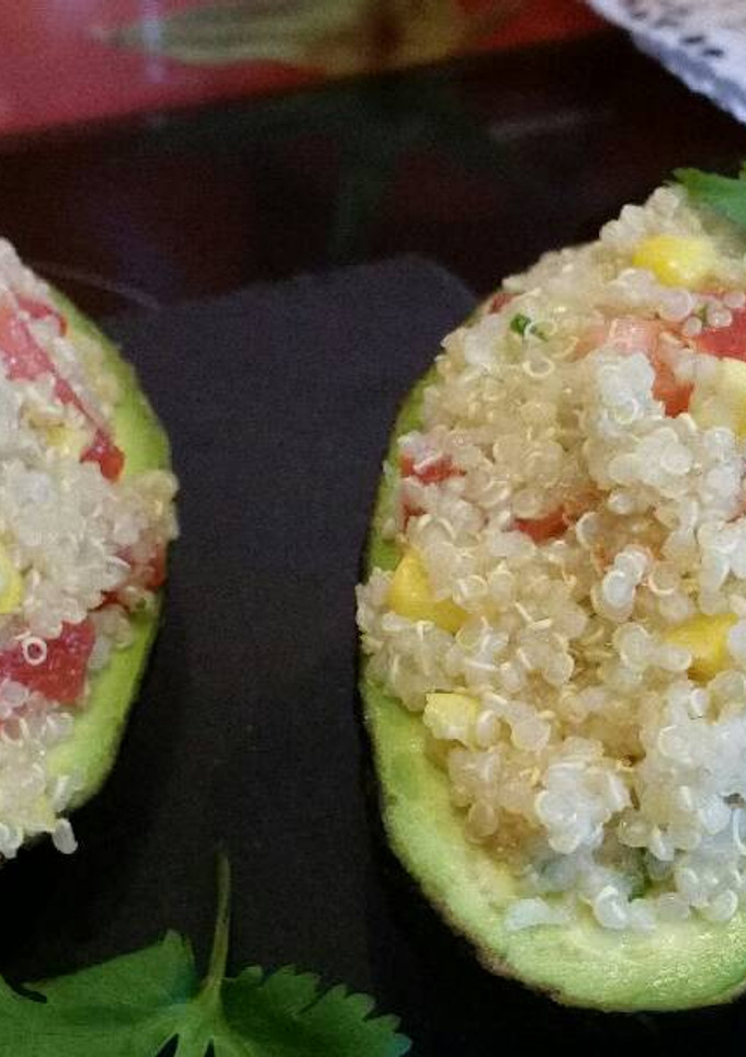 Una foto de Aguacates rellenos de quinoa