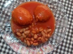 Una foto de Albóndigas en jitomate con frijoles es la 1ra. vez que las hago