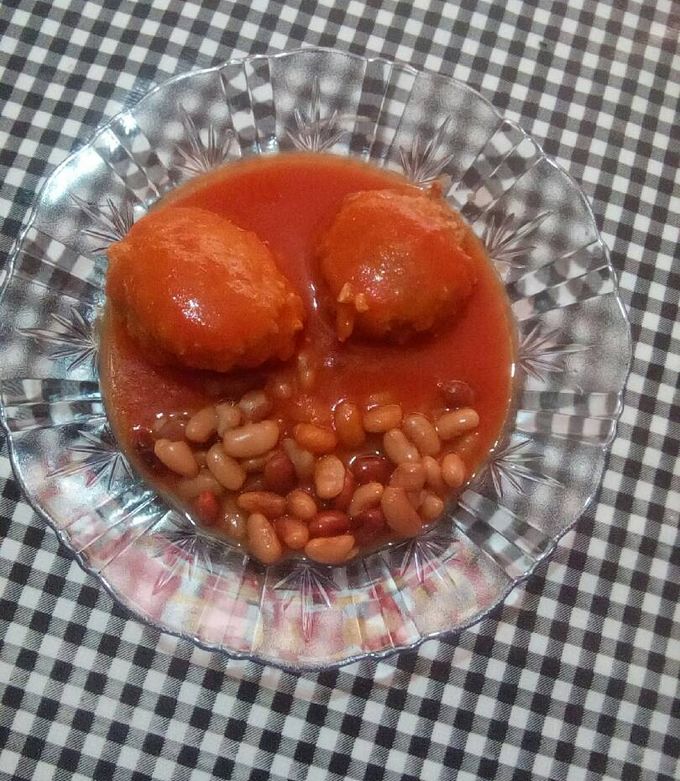 Una foto de Albóndigas en jitomate con frijoles es la 1ra. vez que las hago