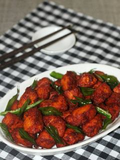 A picture of Chicken 65.