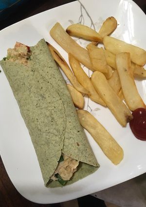 A picture of Crunchy tuna wraps.