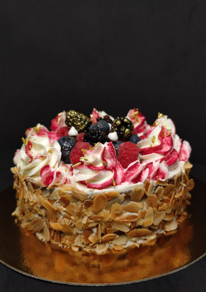 Una foto de Tarta de crema de queso y frutos del bosque (especial cumpleaños