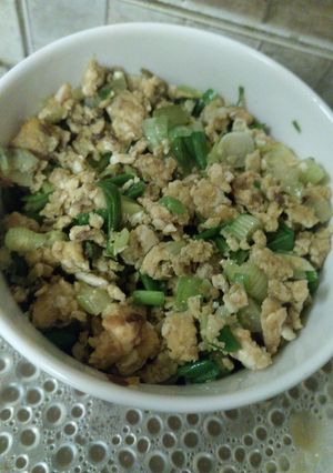 A picture of Spring egg curry.