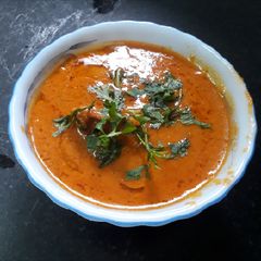 A picture of Thick chicken gravy.