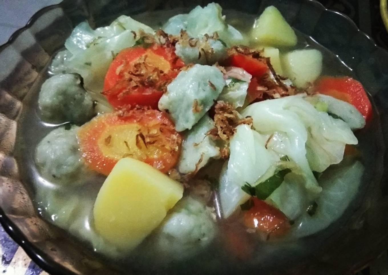 31. Grøntsagssuppe med frikadeller