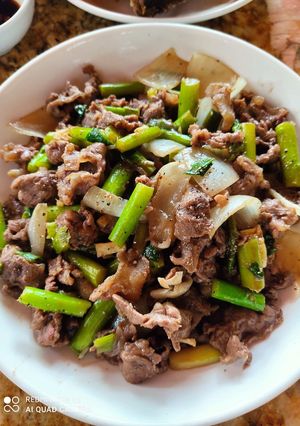 Hình của món Bắp bò xào măng tây.