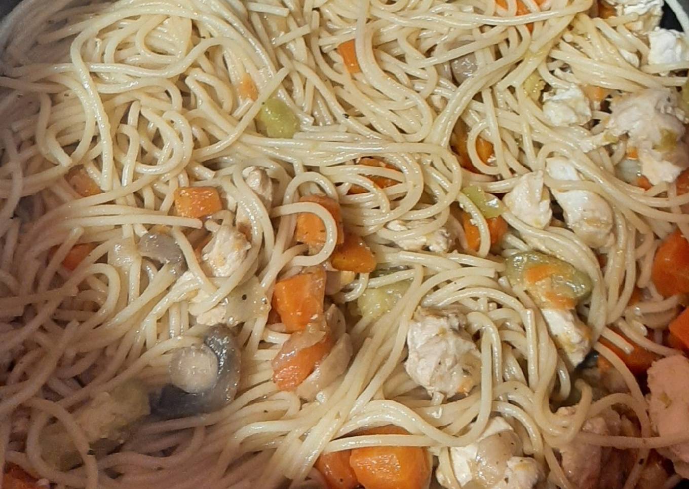 Espaguetis con verduras y soja