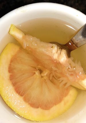 Una foto de Infusión de pomelo rosado vegan frutado 😎