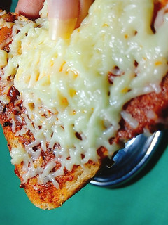 ஸ்பைசி சீஸ் டோஸ்ட் (Spicy cheese toast recipe in tamil) செய்முறை முக்கிய புகைப்படம்