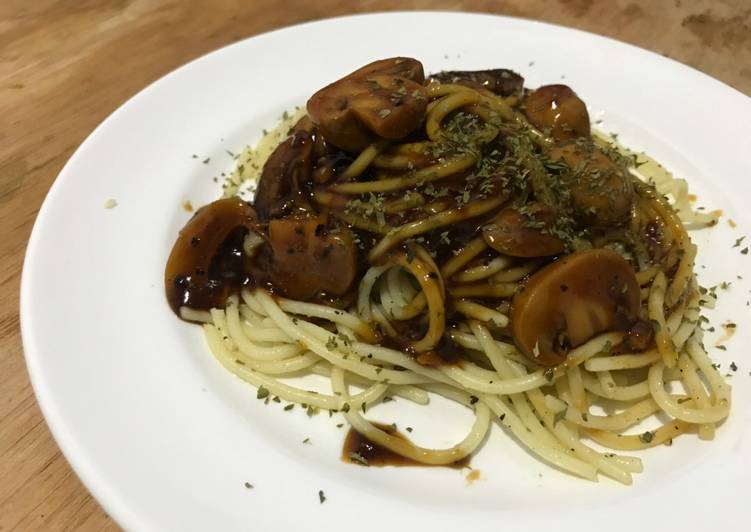 Bagaimana Membuat Aglio e Olio with Black Pepper Mushroom Sauce yang Enak