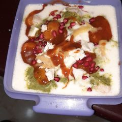 A picture of Dahi bhalle.