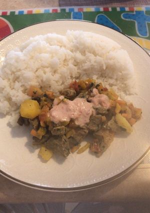 Una foto de Carne salteada con vegetales