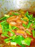 ผัดเผ็ดหมูกรอบ