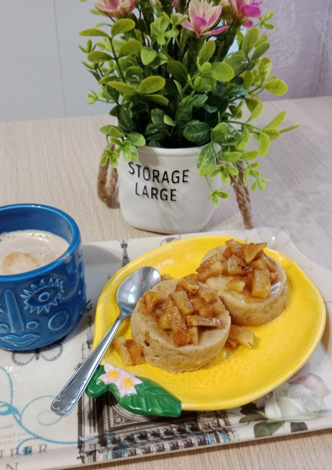 Una foto de Mug cake de manzana y avena