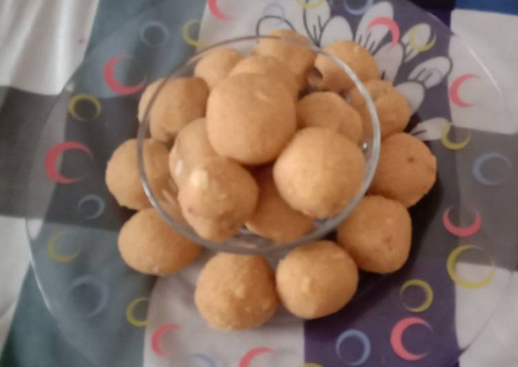 Suji, besan laddu