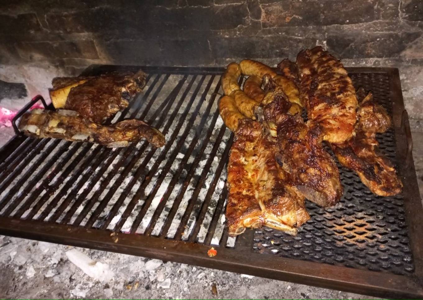 Asado a la parrilla. Estilo Salteño