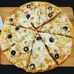 A picture of Chicken Tikka Pizza 🍕🍕.