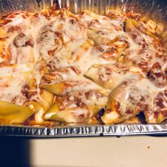 A picture of Cheesy stuffed shells.