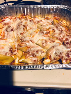 A picture of Cheesy stuffed shells.