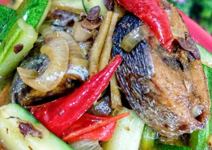 Resipi Ikan Kayu Tongkol Msk Taucu Oleh Leesa Alif Cookpad