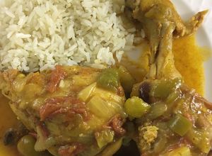 Una foto de Pollo Sudado Venezolano