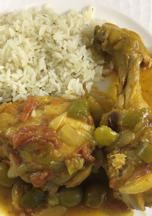 Una foto de Pollo Sudado Venezolano