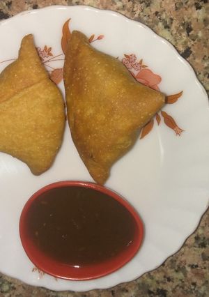 A picture of Peas samosa with date chutney.