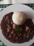 Guiso de porotos negros con pulpa de cerdo