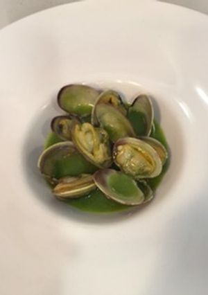 Una foto de Almejas al perejil
