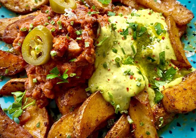 Patatas Bravas con Alioli de Mojo Verde