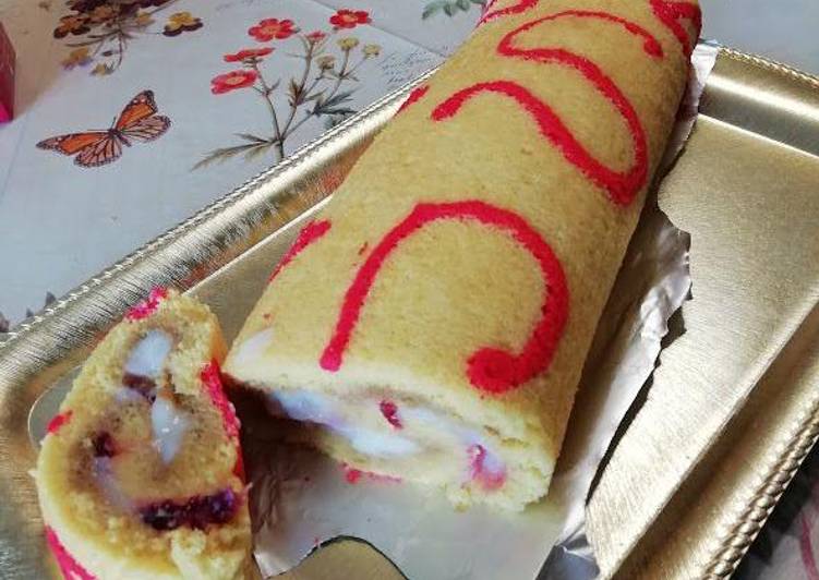 Rotolo con crema al latte e fragole