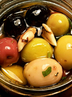 Una foto de Aceitunas especiadas en aceite virgen extra