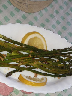 Una foto de Espárragos trigueros al horno