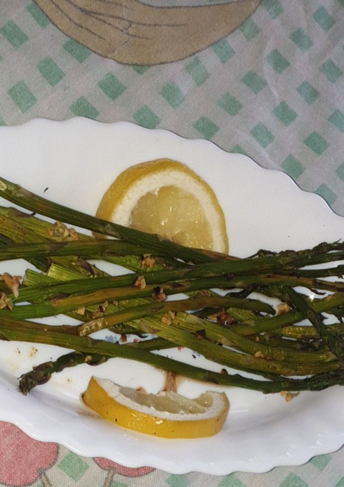 Una foto de Espárragos trigueros al horno