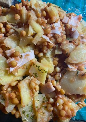 Una foto de Patata con lentejas, tomate y pavo en el estuche Lékué, rápido y muy fácil