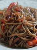 Fideos soba con salsa teriyaki