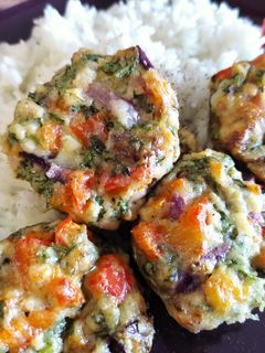 "színes" töltött gombák sütőben🍄 recept fotója