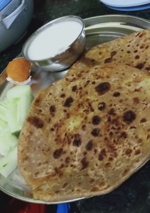 आलू का पराठा (aloo ka paratha recipe in Hindi) रेसिपी मुख्य फोटो