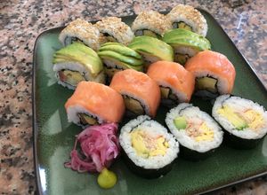 Une photo de Sushi roulé