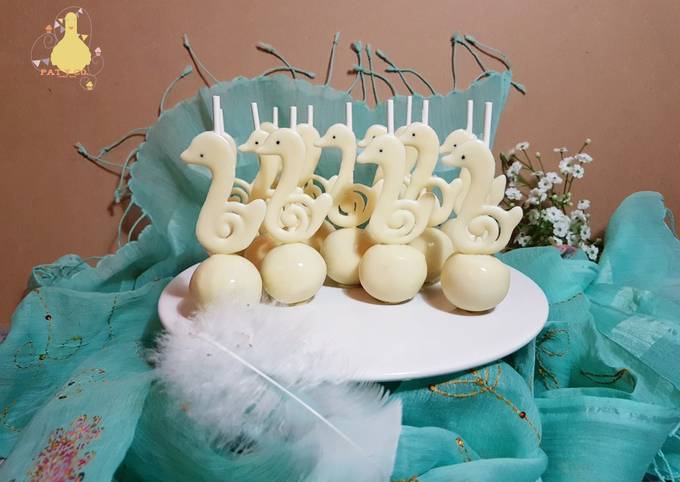 Foto principal de Cisnes cakepops de oreos y chocolate blanco!!!