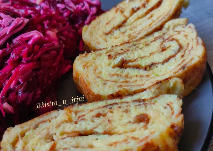 Рулет-омлет из кабачков