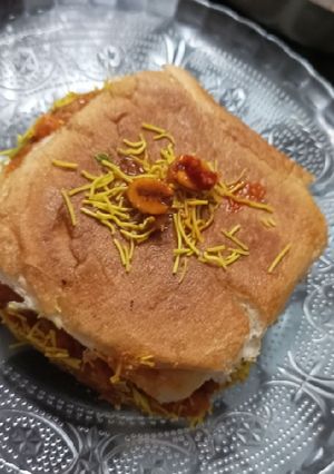 A picture of Dabeli.